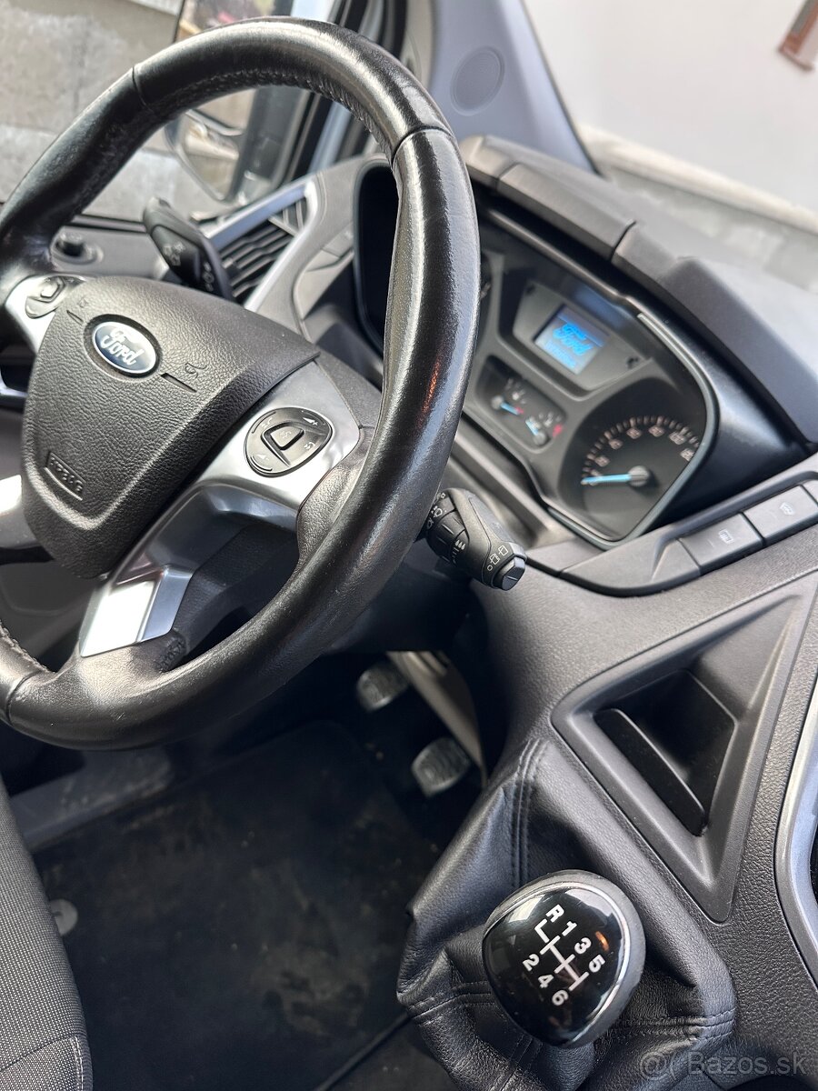 Ford Tourneo Custom - 13