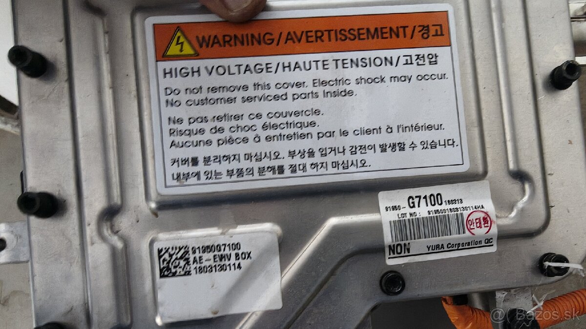 Hyundai Ioniqe - 13