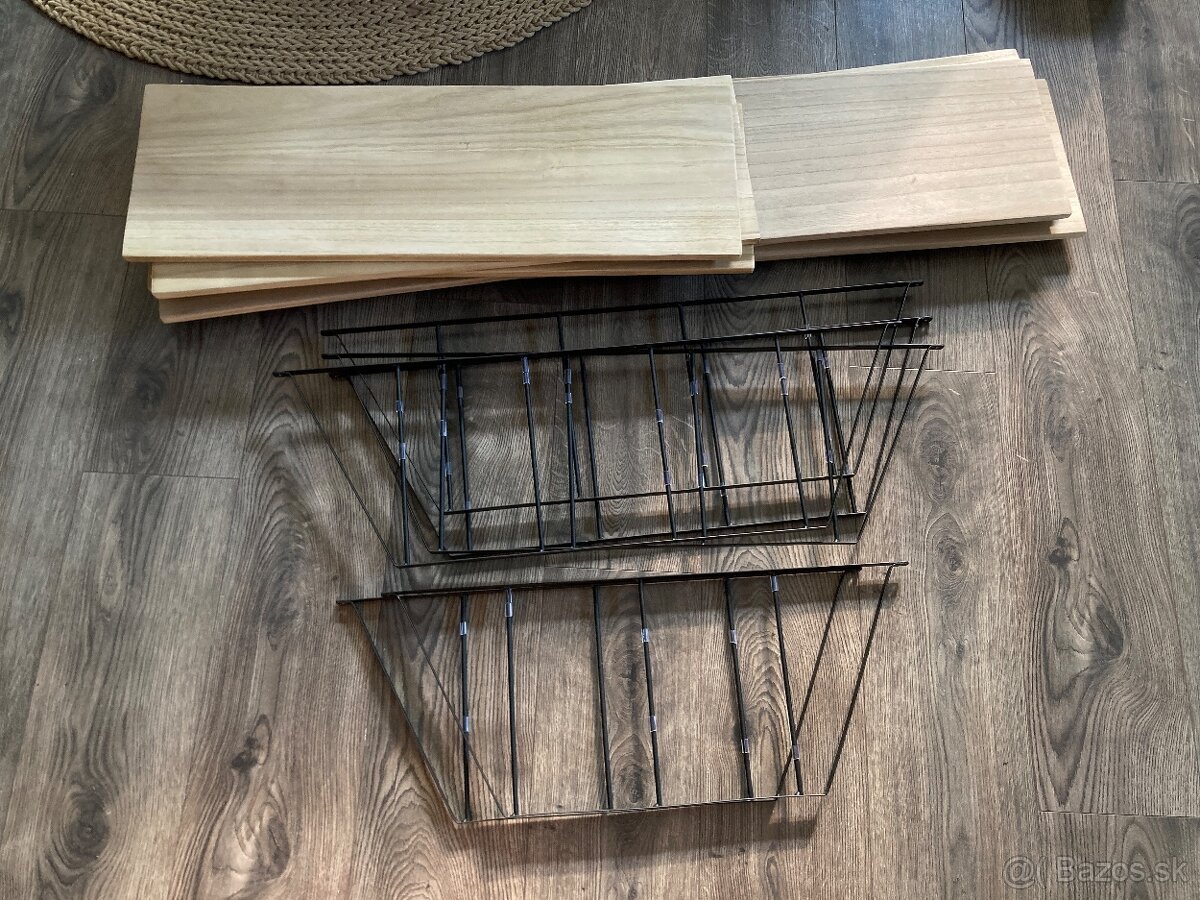 Variabilný nástenný regál - 13