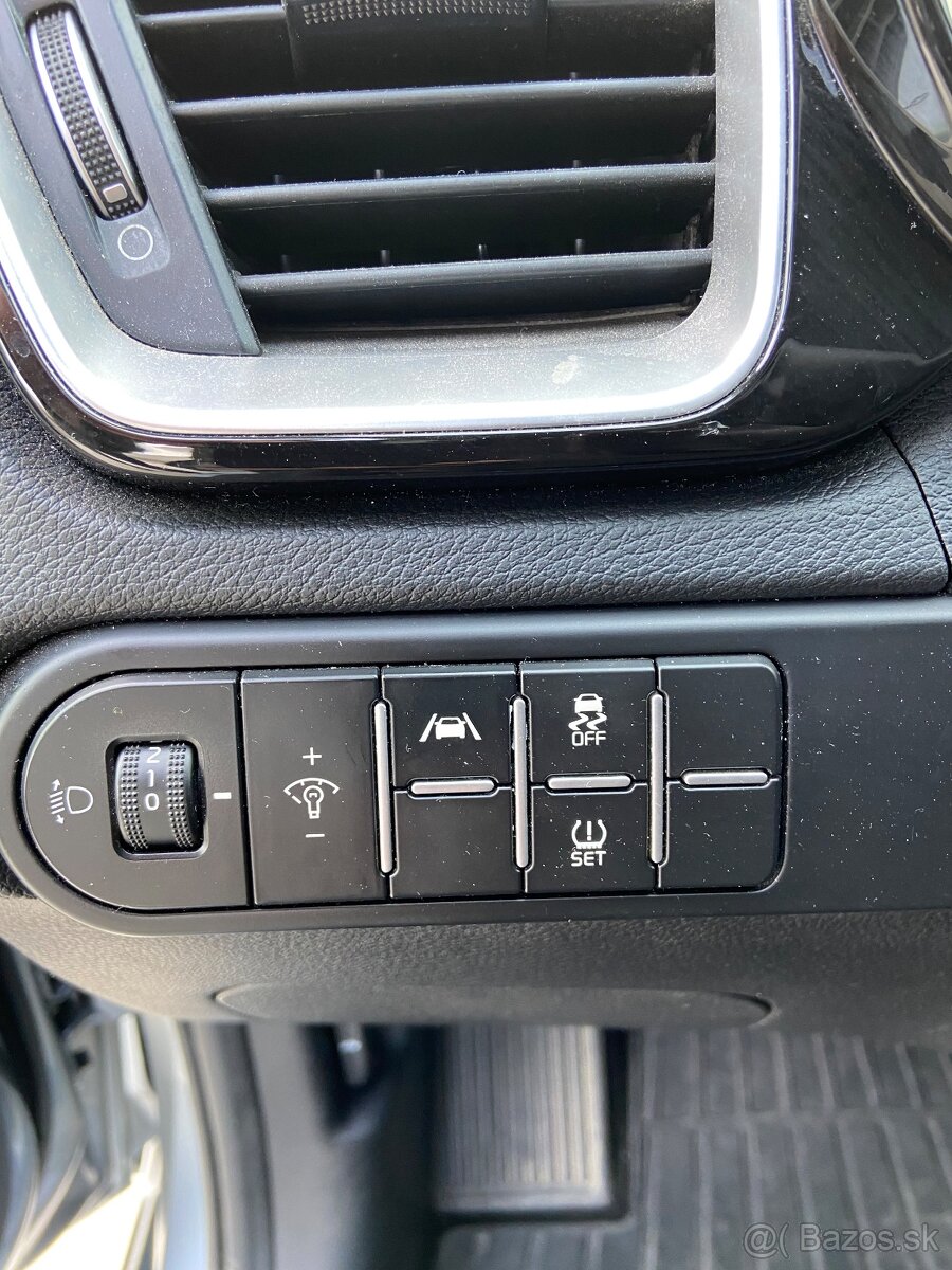 KIA CEED SW model 2022 - 13