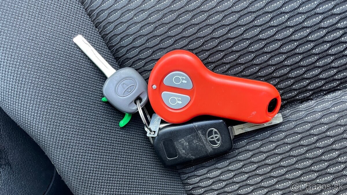 TOYOTA HILUX 2.4DI-D - PREDAJ AJ NA SPLÁTKY - 13