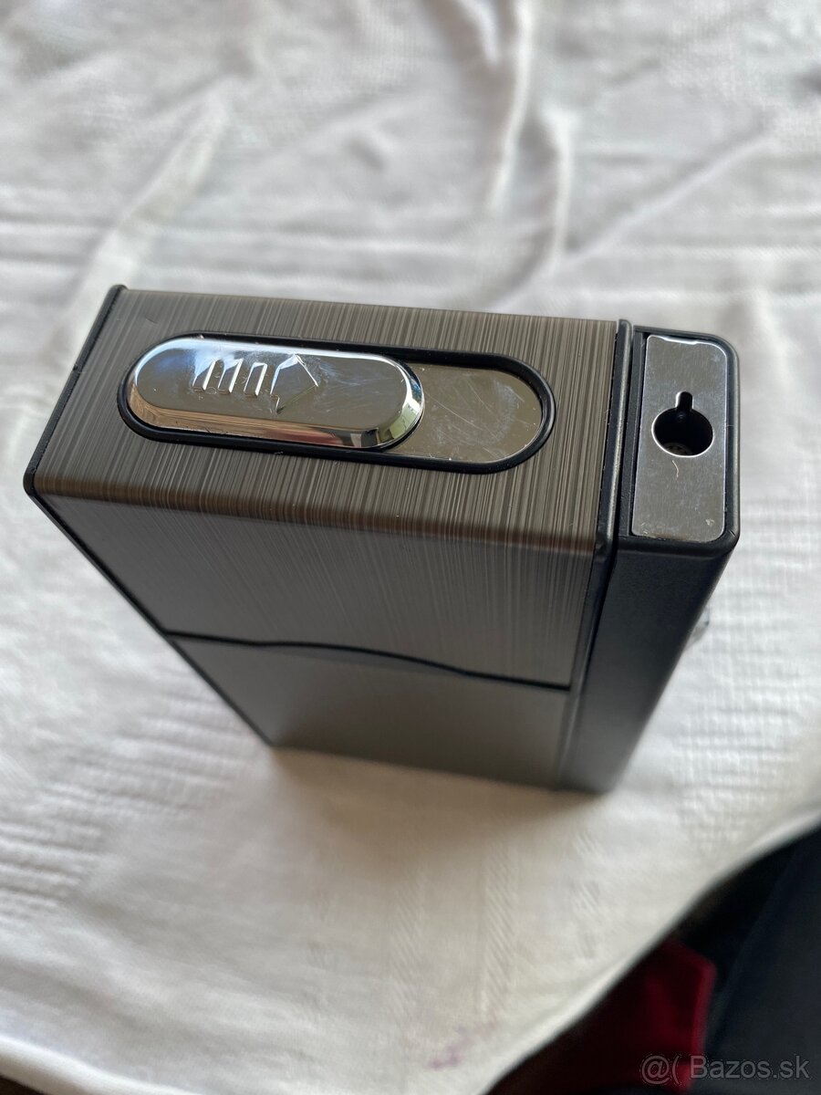 Puzdro na cigarety so zapalovačom - 13