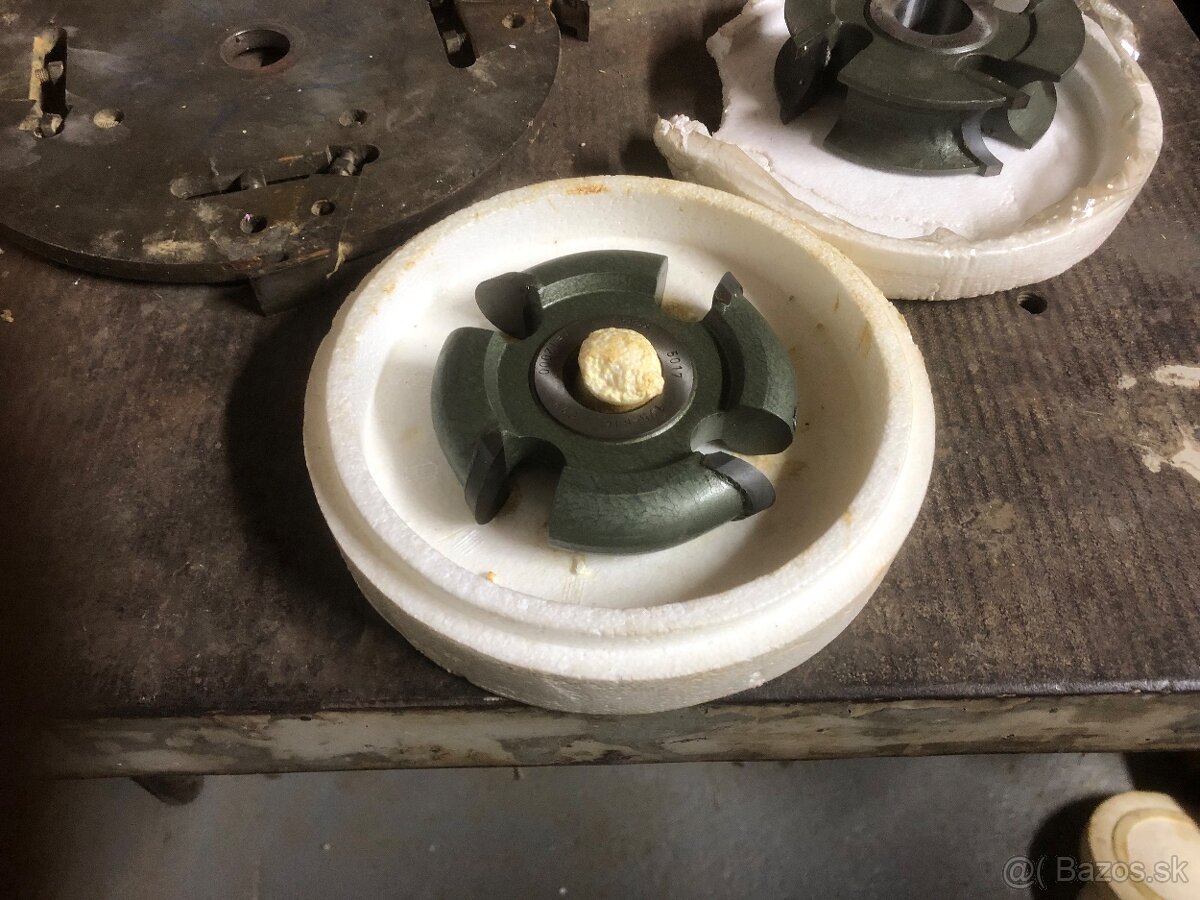 Listinova freza - 13