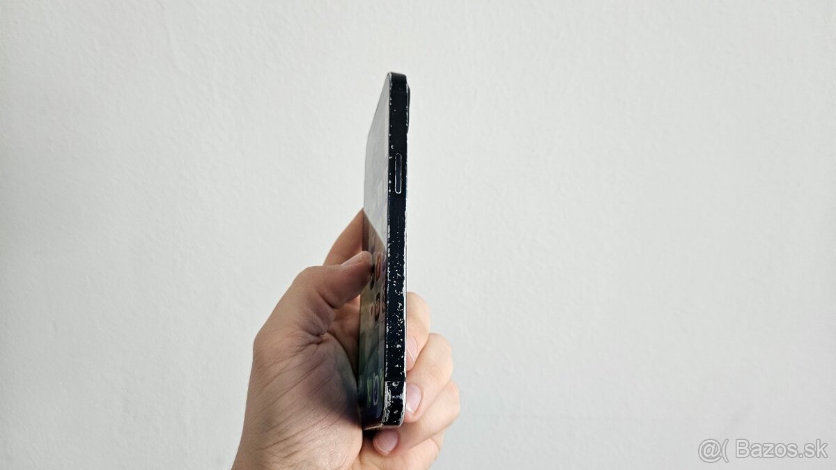 Škaredší Apple iPhone 13 tmavý 128GB - 13