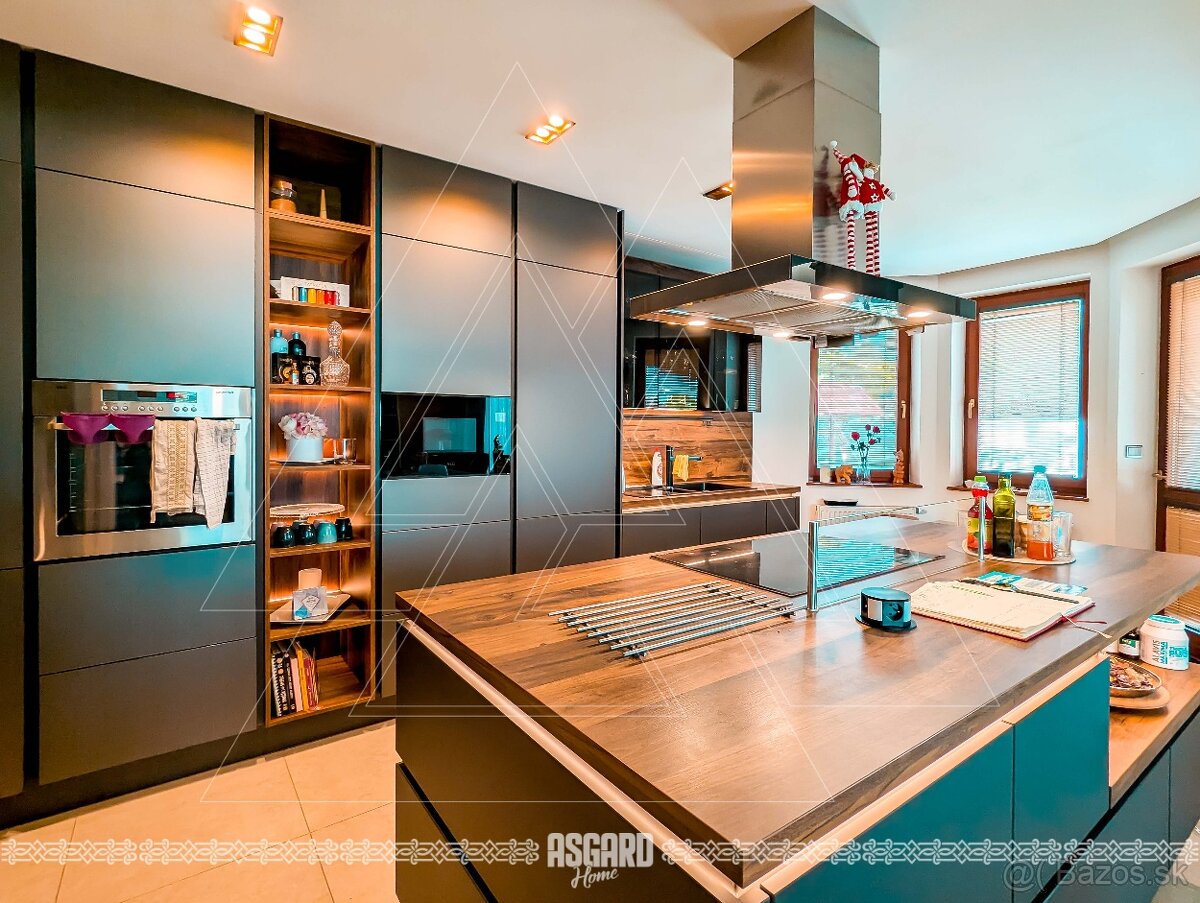 Kompletne zrekonštruovaný rodinný dom s garážou a bazénom - 13