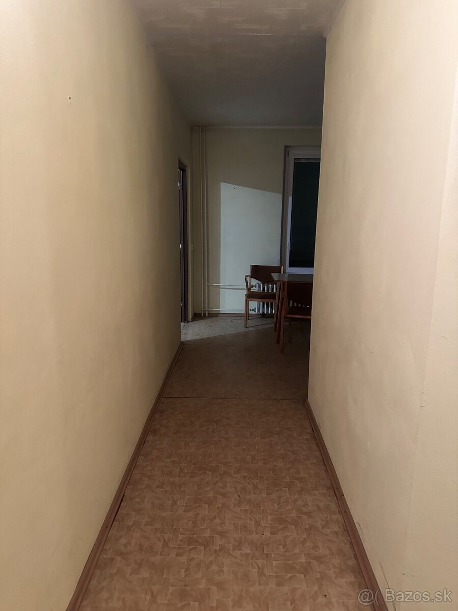 Veľkometrážny 3,5 izbový byt Trenčín - 13