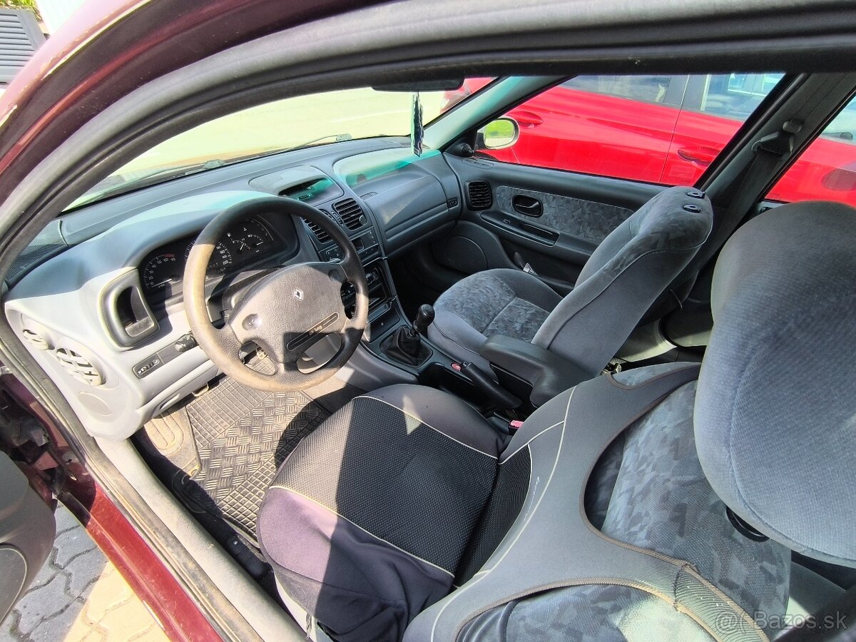 Renault Laguna 1.8 - 13