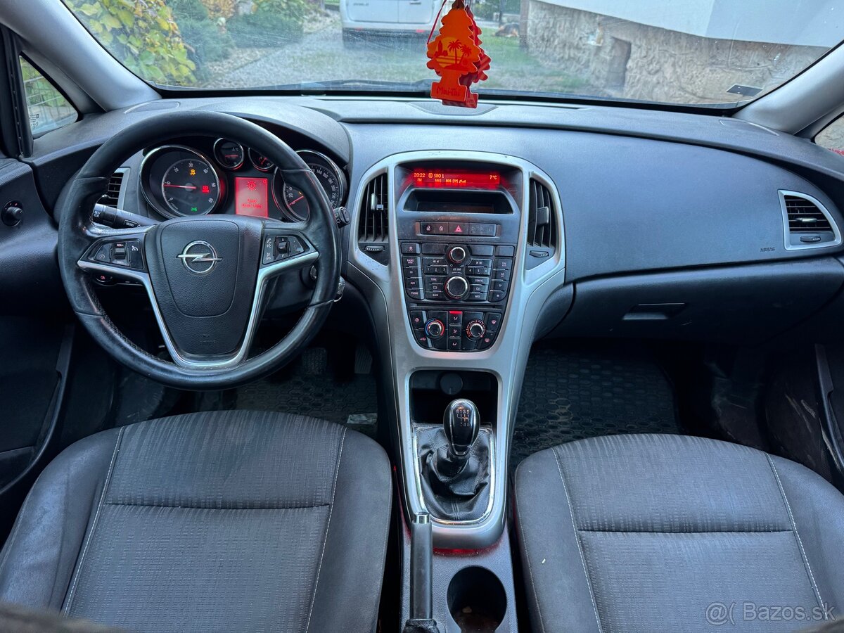 Opel Astra Caravan 1.7cdti 2012 PLNE POJAZDNÉ - 13