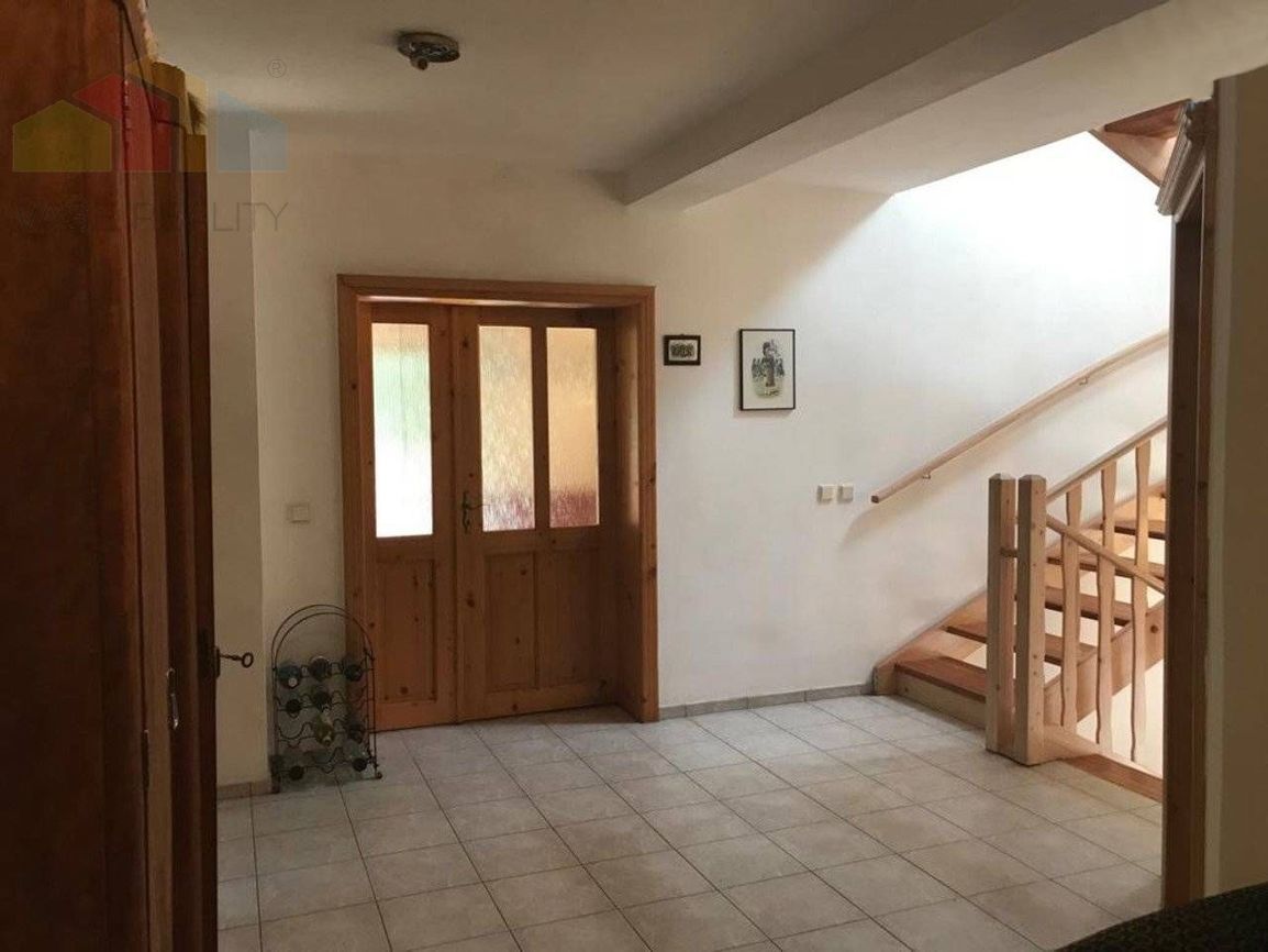 Rodinný dom 5+1 s dvojgarážou a pozemkom 2771 m², okres Doma - 13