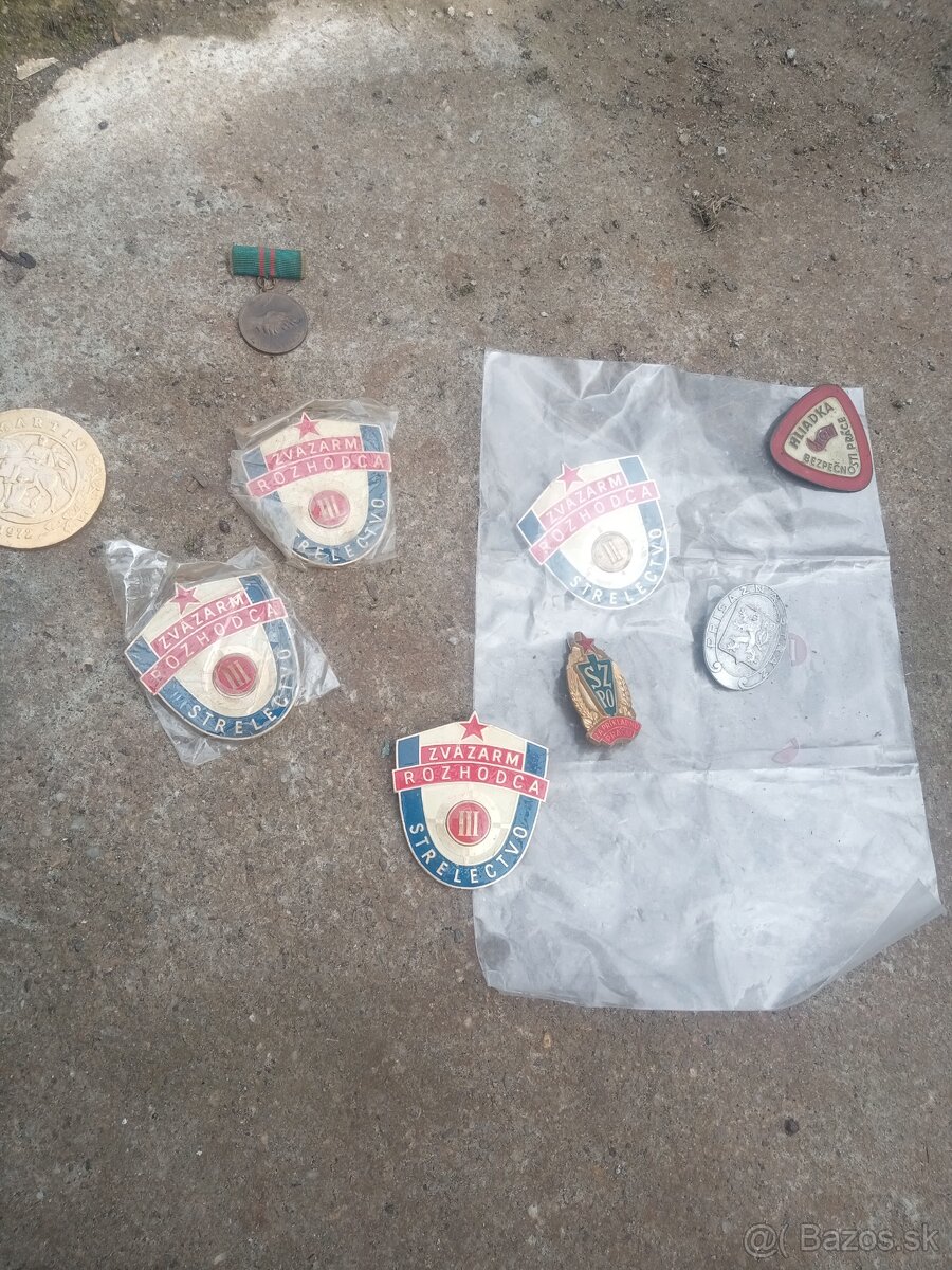 Odznaky popolníky plechové krabice - 13