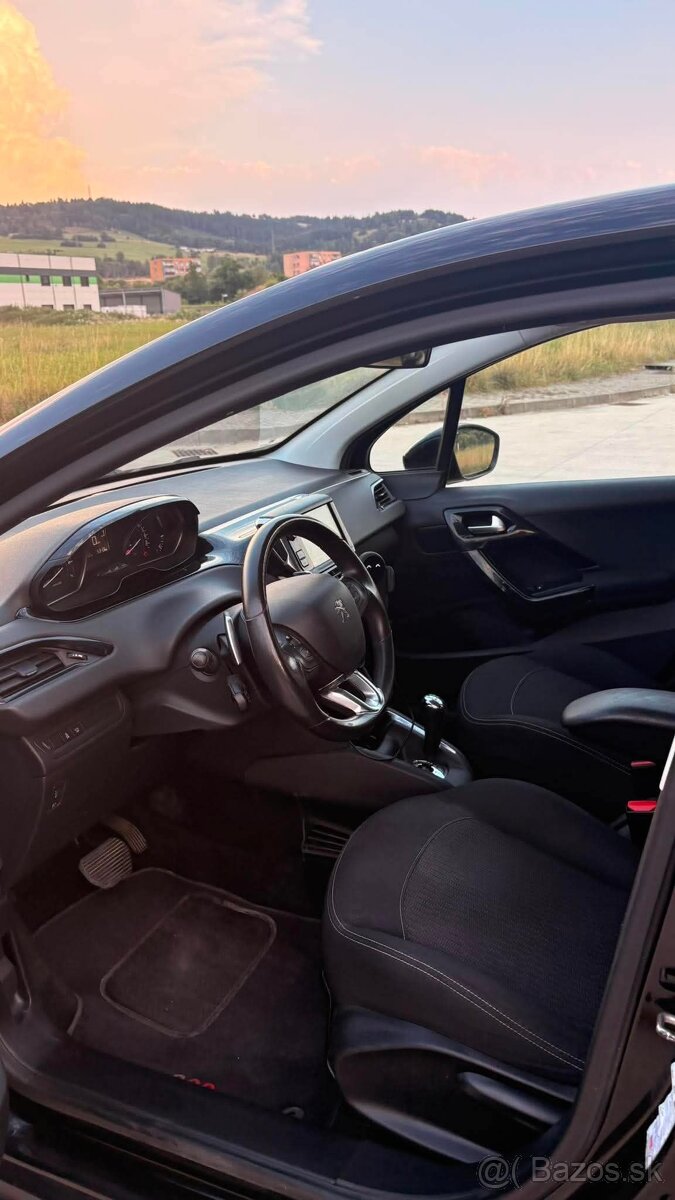 Peugeot 208 - 13