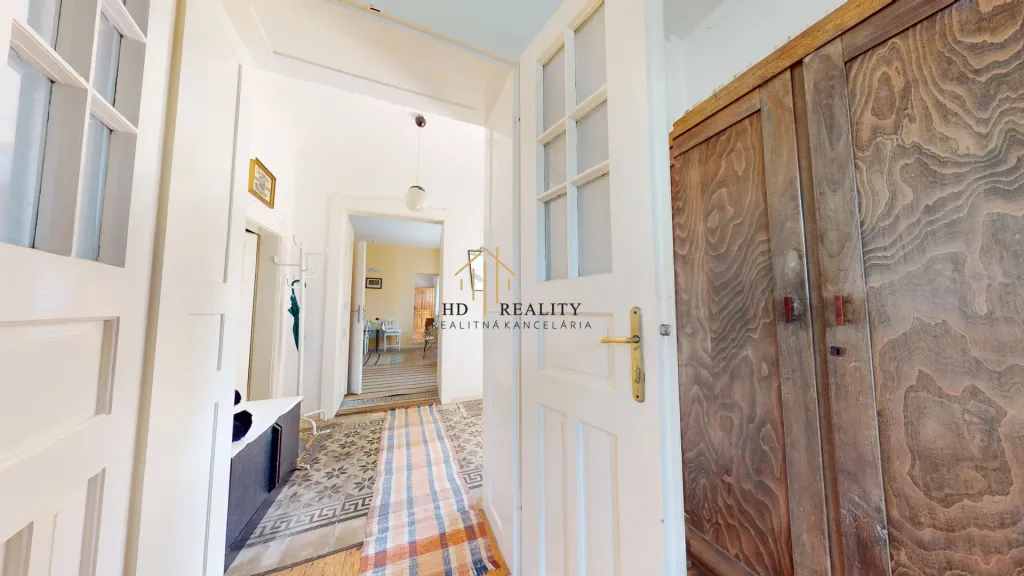 Rodinný dom s veľkým pozemkom v obci Chrťany - 13
