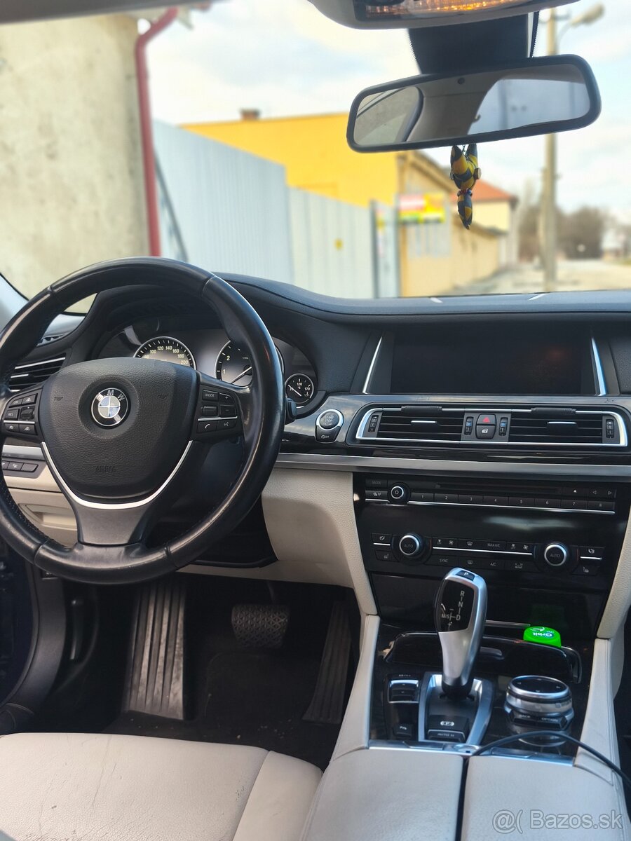 BMW 740i (3 liter benzín) r. 2014 - 13