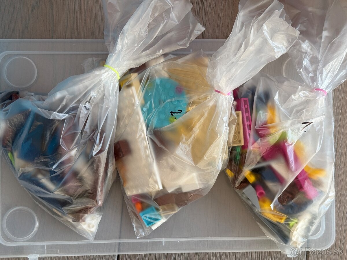 LEGO Friends Trh s potravinami a Lego Friends Klzisko - 13