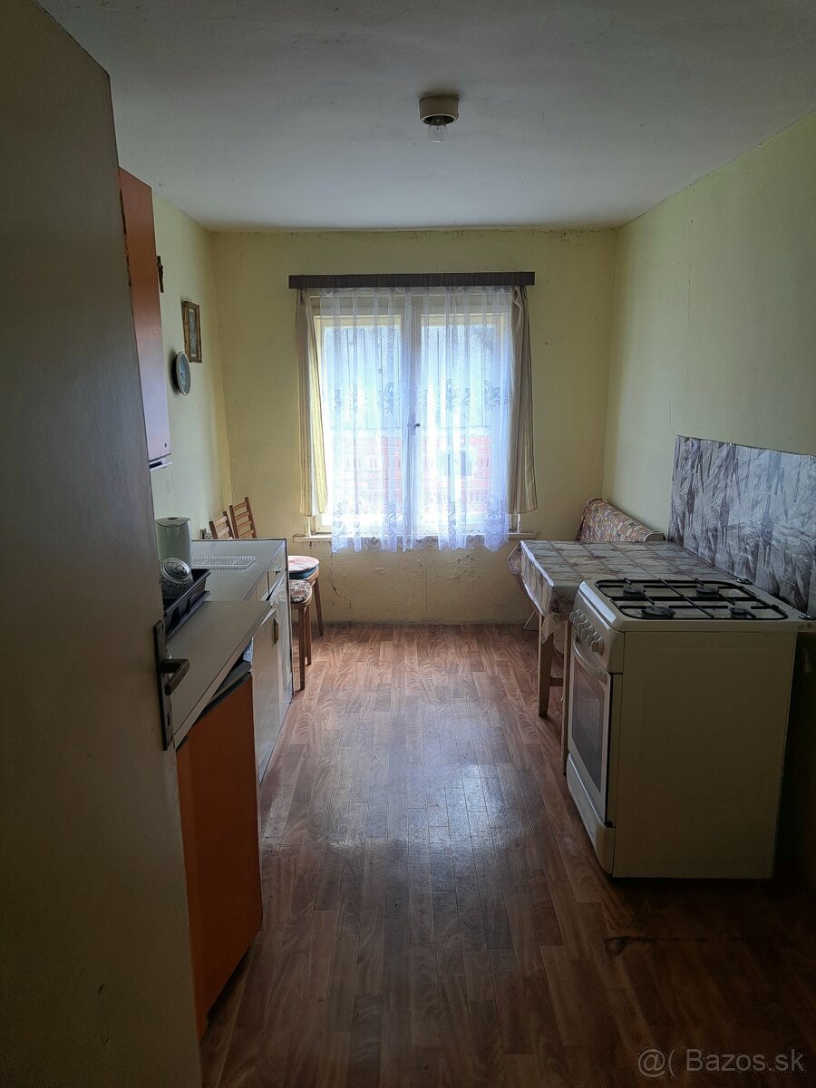 Na predaj 2 rodinné domy -Alekšince len 13km NR - 13