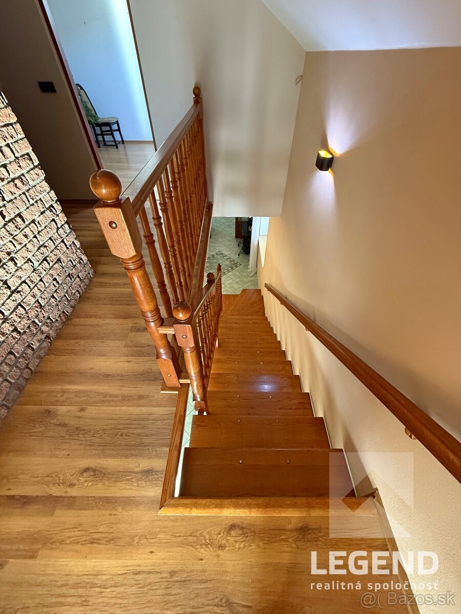 Veľký dom 5i+1 RD v Krajnom - 455m2, garáž, veľká terasa - 13