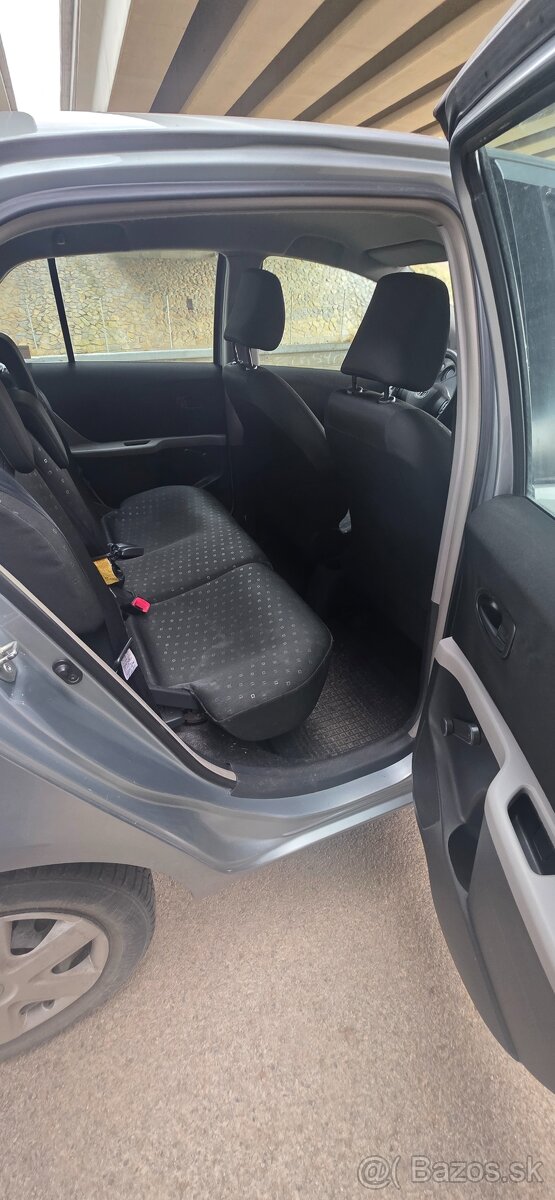TOYOTA Yaris - 13