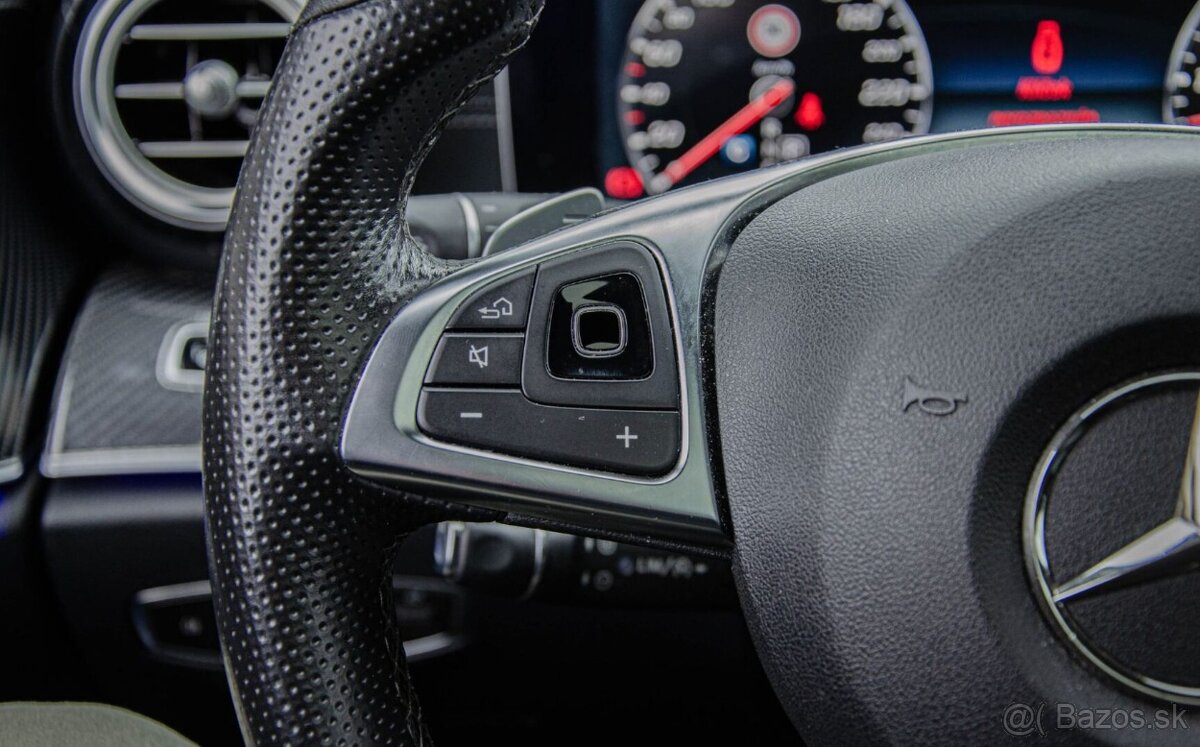 Mercedes-Benz E trieda Sedan 350 BlueTEC - 13