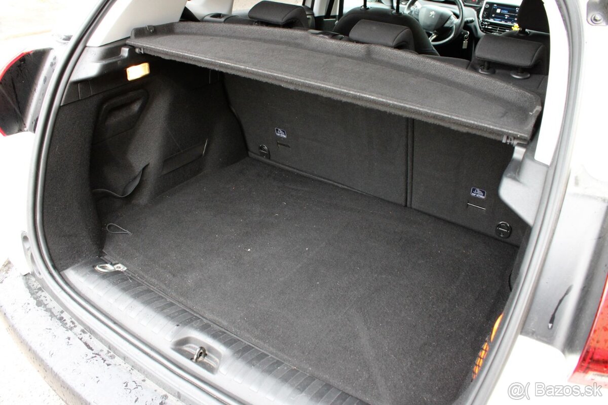 Peugeot 2008 1.2 PureTech Style, benzín 2018 - 13