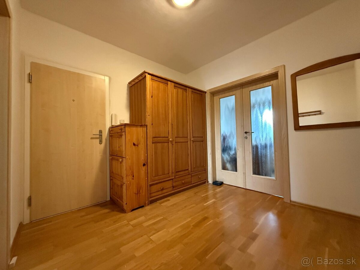 zariadená izba v 3i byte – Solinky - 13