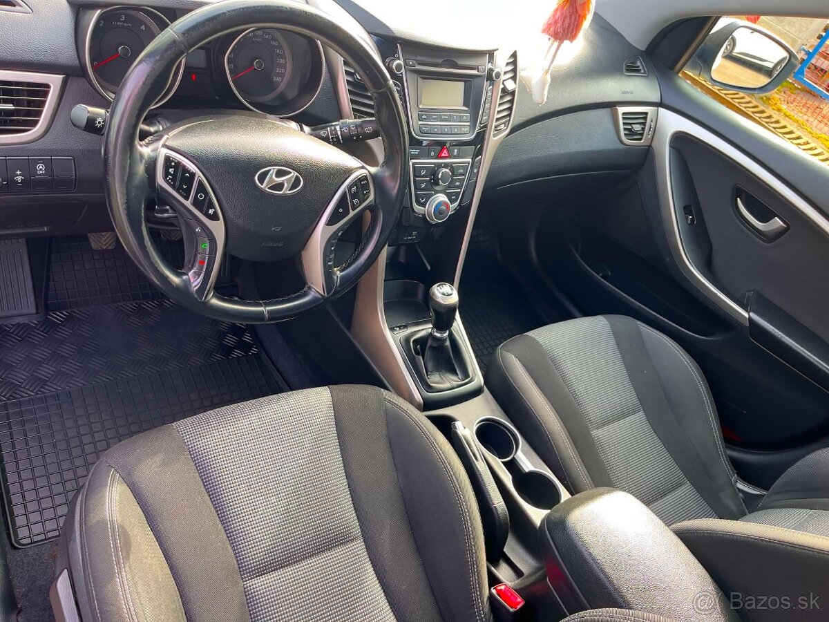 Hyundai i30 II facelift 1.6 CRDi Combi - 13