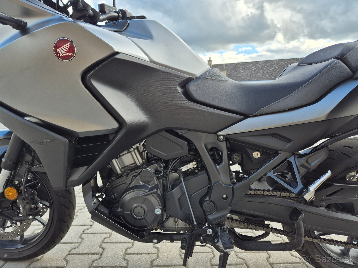 Prodám Honda NT1100 , r. v. 2024, ABS, TC, ČR, 3507km - 13