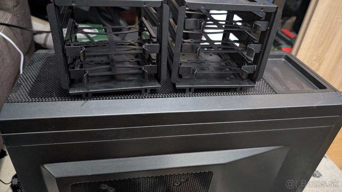 Počítačová skriňa Corsair 500R Carbide Series - 13