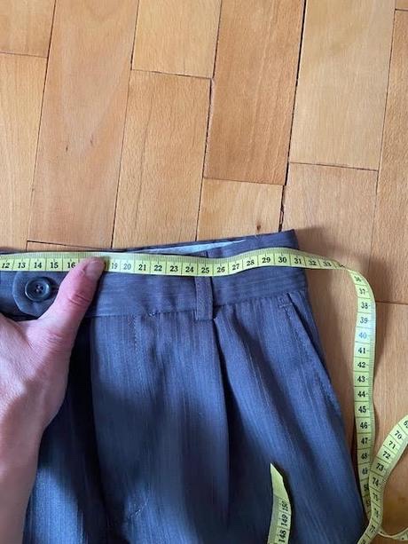 Kvalitny oblek v.134 obleceny 2 razy - 13