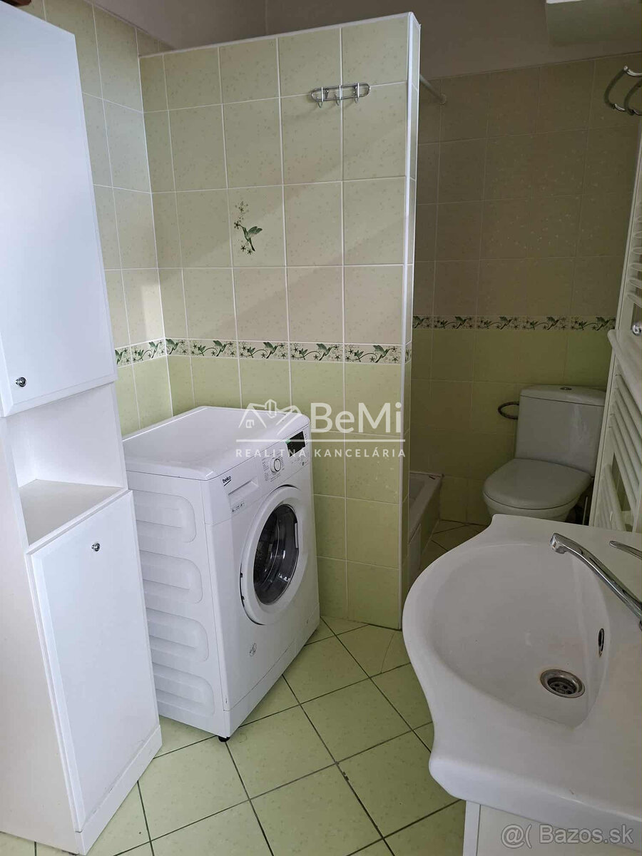 Rodinný dom s veľkou záhradou a garážou v tichej časti Choch - 13