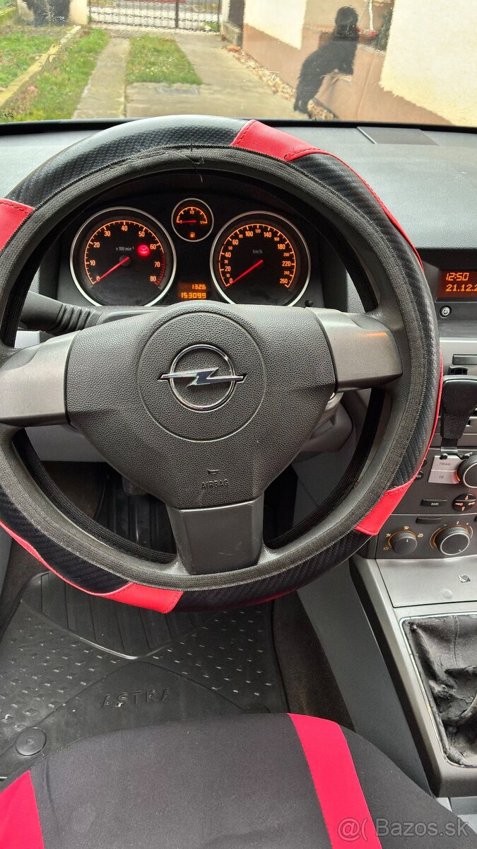 Opel Astra H 1.4 benzín, MANUÁL, r. 2004 – STK 06/2026 - 13