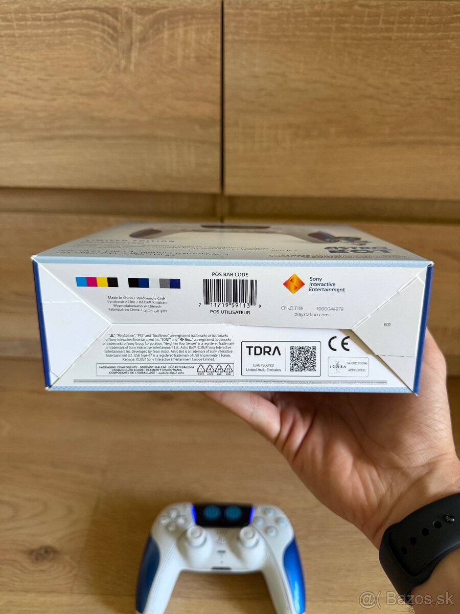 PS5 DualSense Astro Bot Limited Edition - 13
