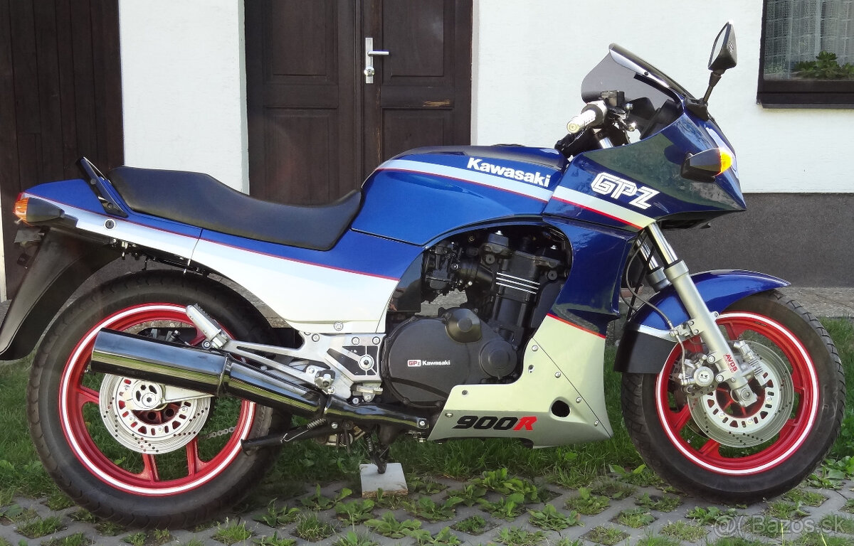 Kawasaki GPz 900 - 13