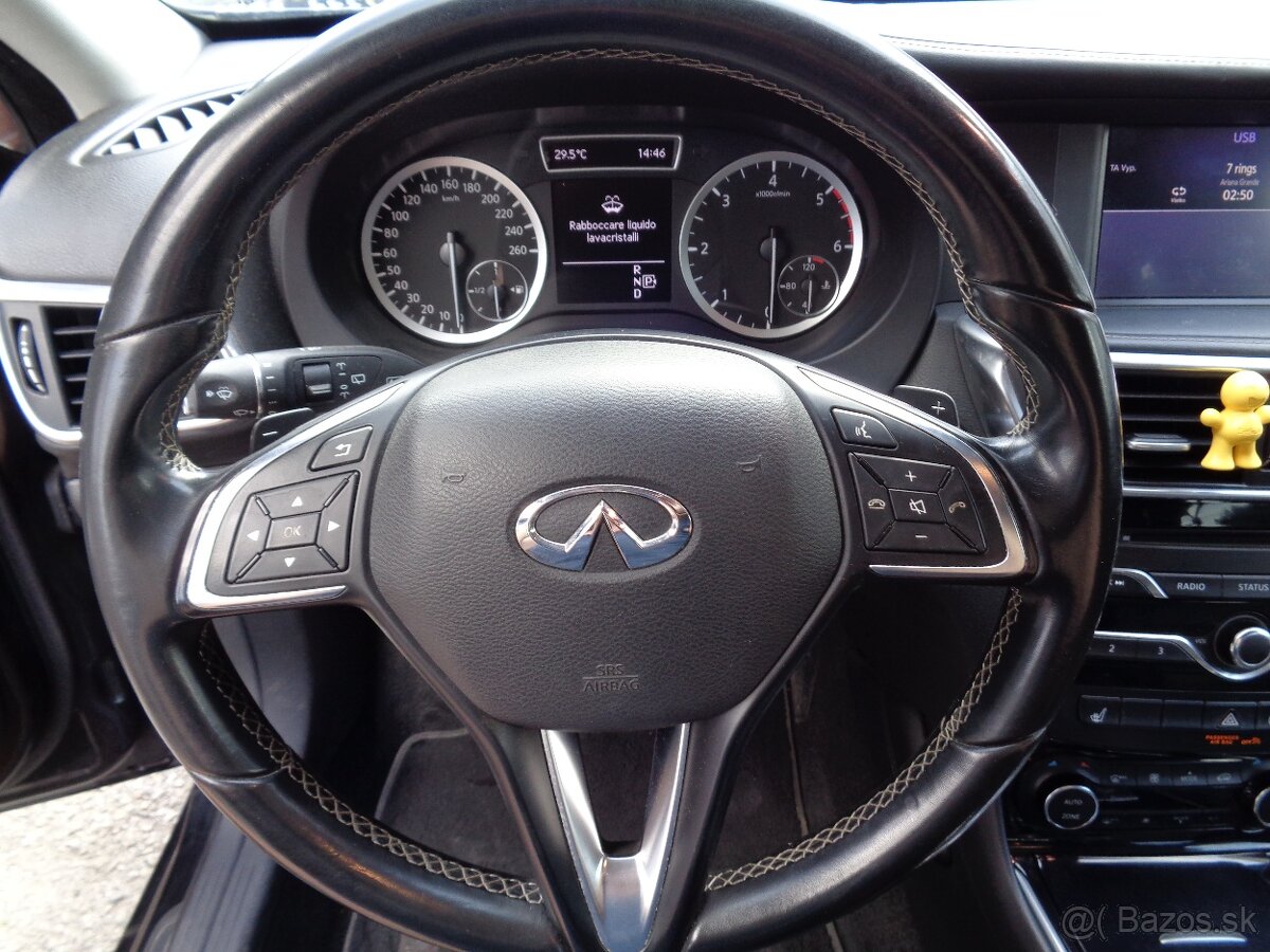 Infiniti Q30 1.5 - 13