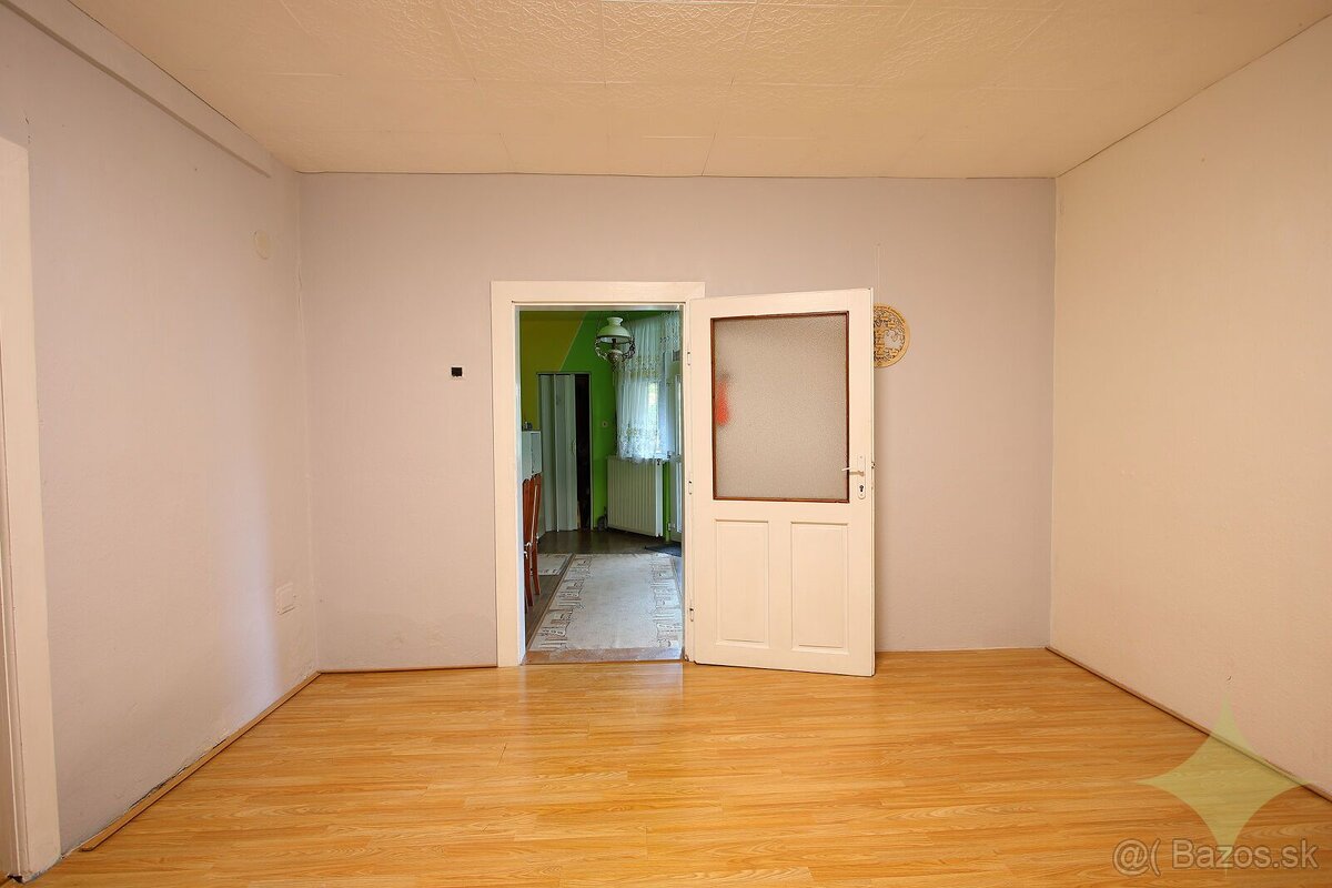 REZERVOVANÉ - Čiastočne zrekonštruovaný rodinný dom s letnou - 13