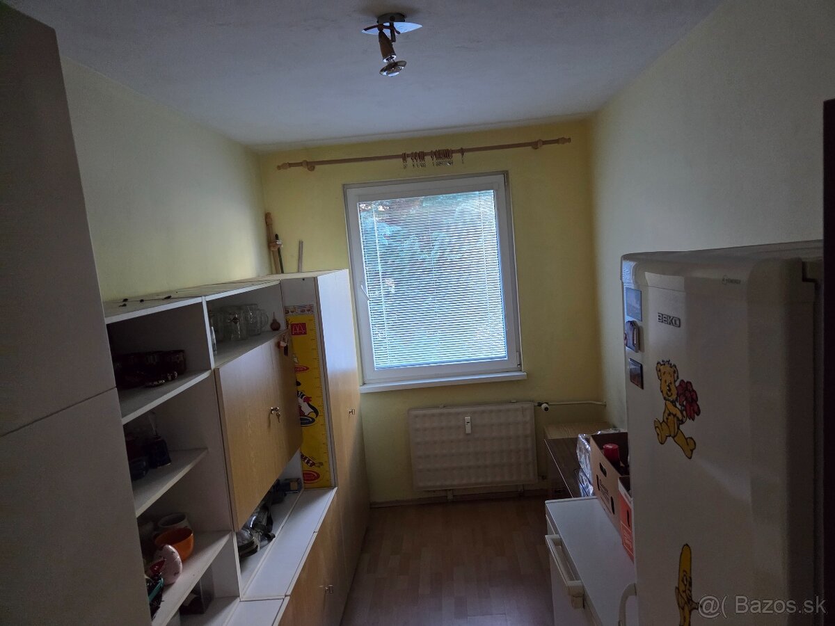 Priestranný zrekonštruovaný päťizbový byt v Banskej Bystrici - 13