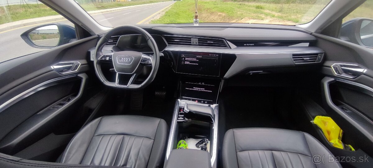 Audi E-tron 50 quattro Advanced Odpočet DPH: 22 358 € Možnos - 13
