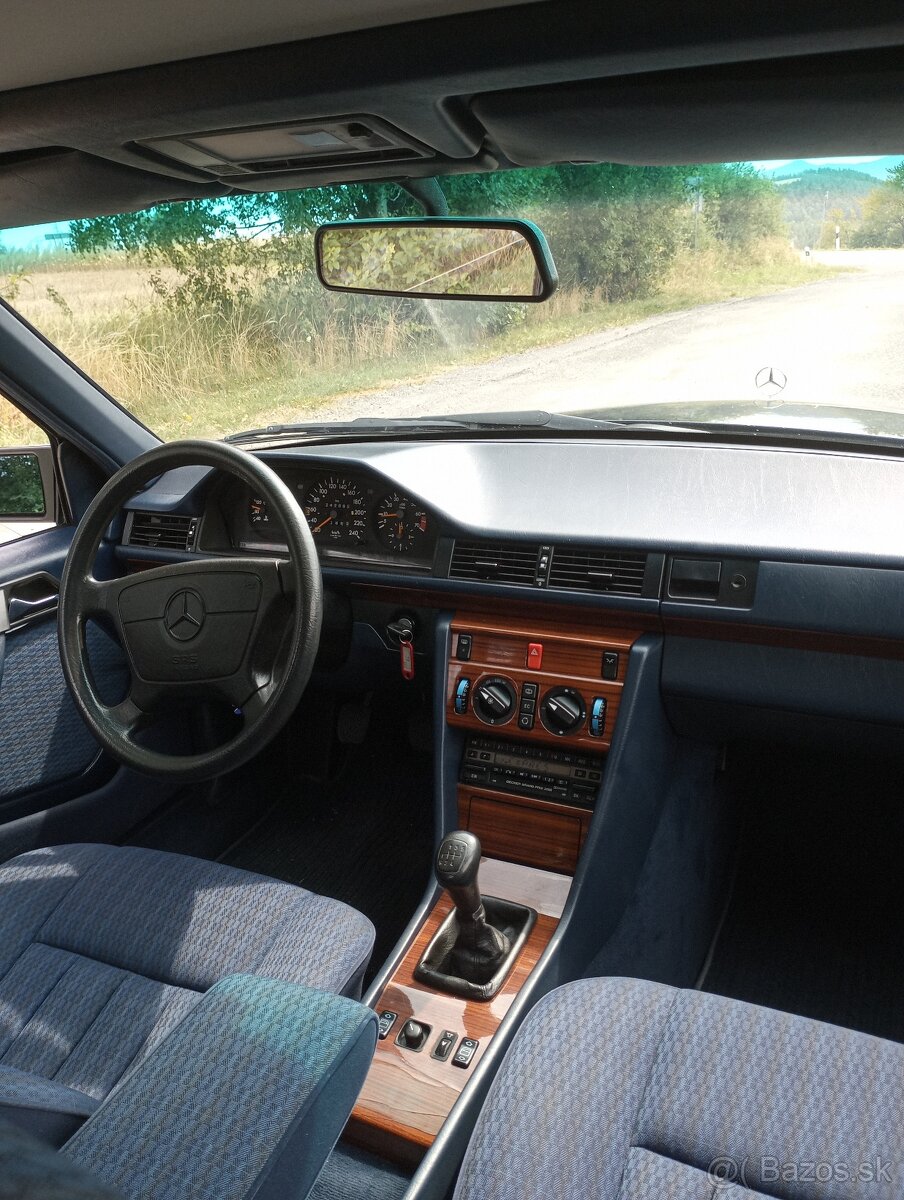 Mercedes Benz 220E W124 - 13