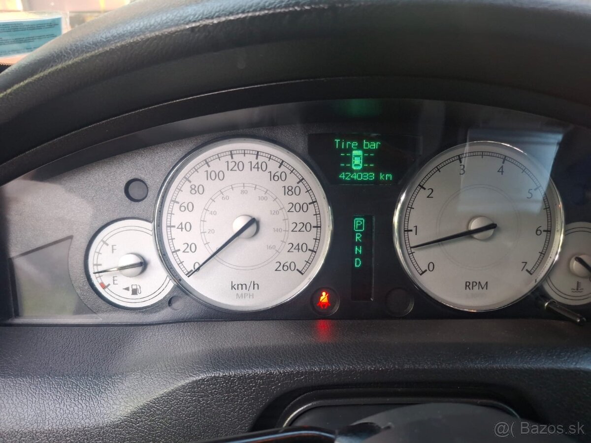 Predám chrysler 300 combi - 13