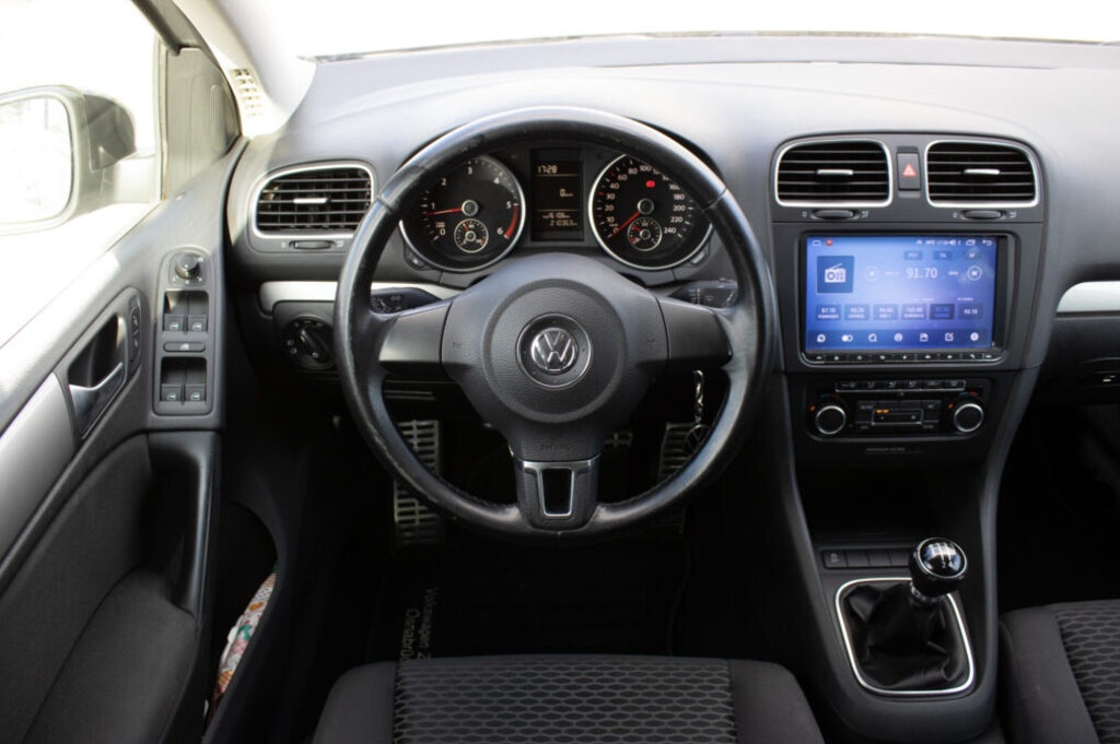 Volkswagen Golf 1.6 TDI z roku 2011 - 13