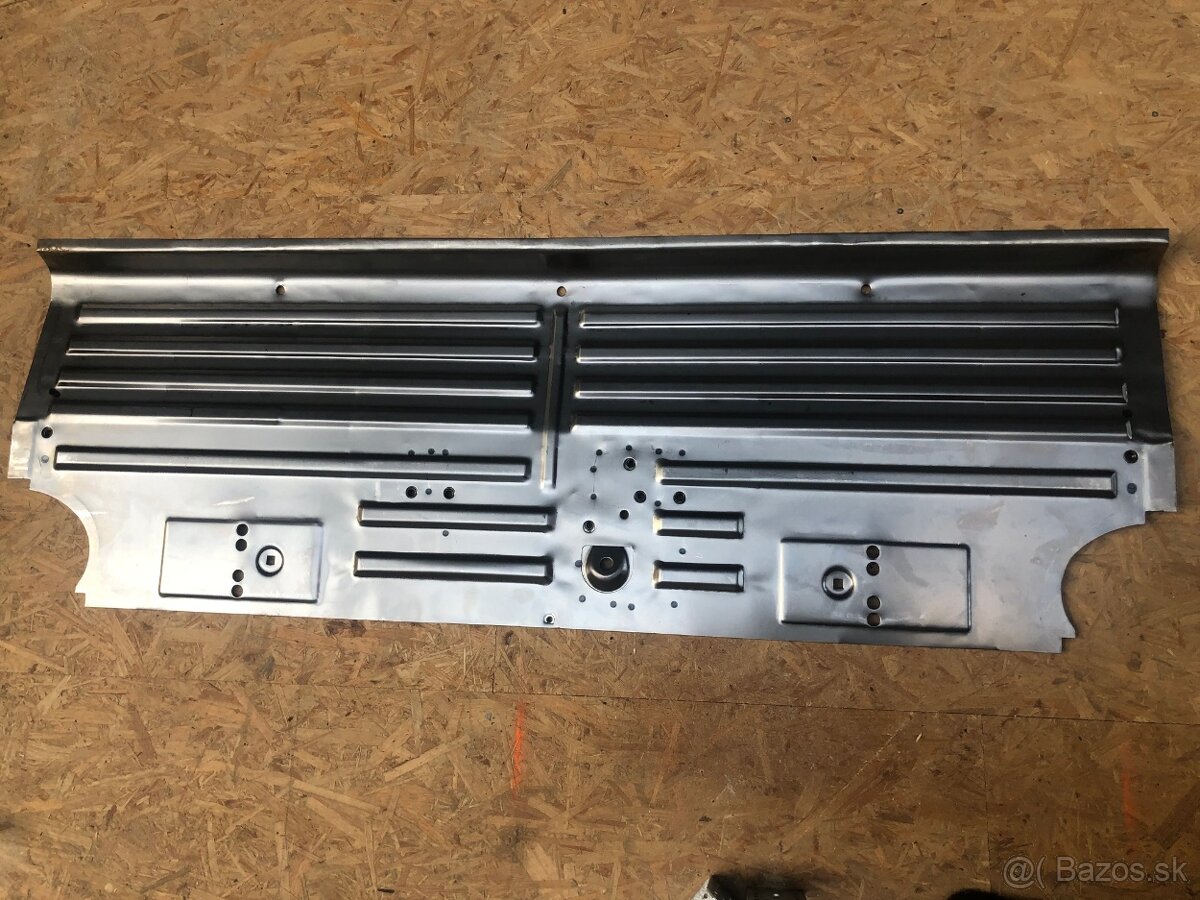 Uaz 469 zadný blatník - opravnú časť predám - 13