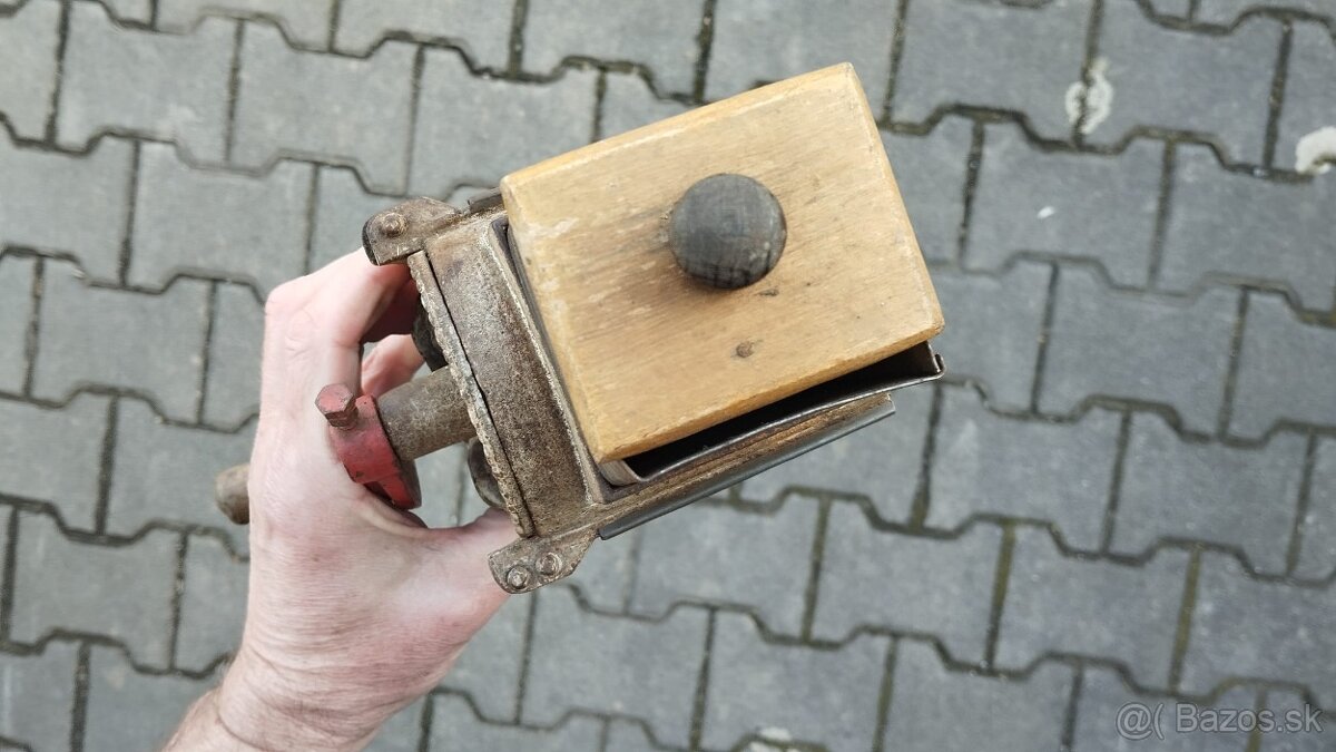 Starožitn mlýnek na strouhanku EXCELSIOR - 13