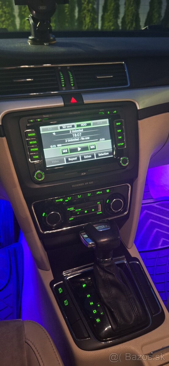 ŠKODA SUPERB COMBI II 2.0 TDI 103KW/140k 2010 premium audio - 13