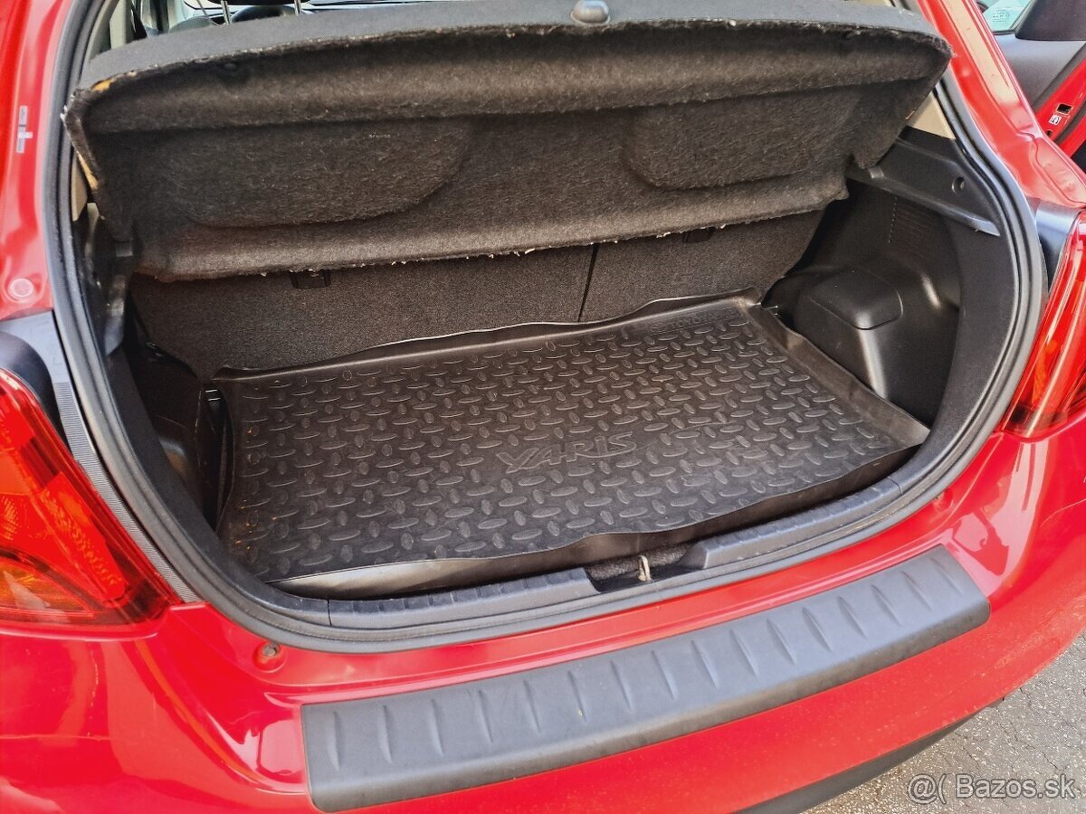 Toyota Yaris Hybrid 2015 Facelift 4-valec - 13