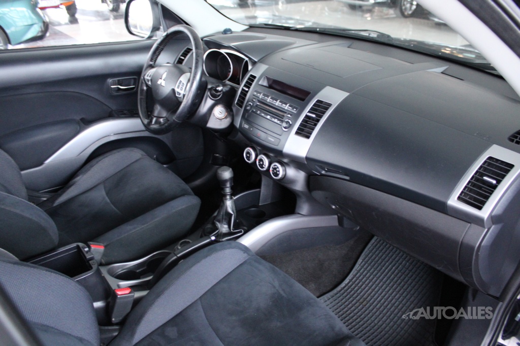 Mitsubishi Outlander 2,0 DiD 103 kW 4WD - 13