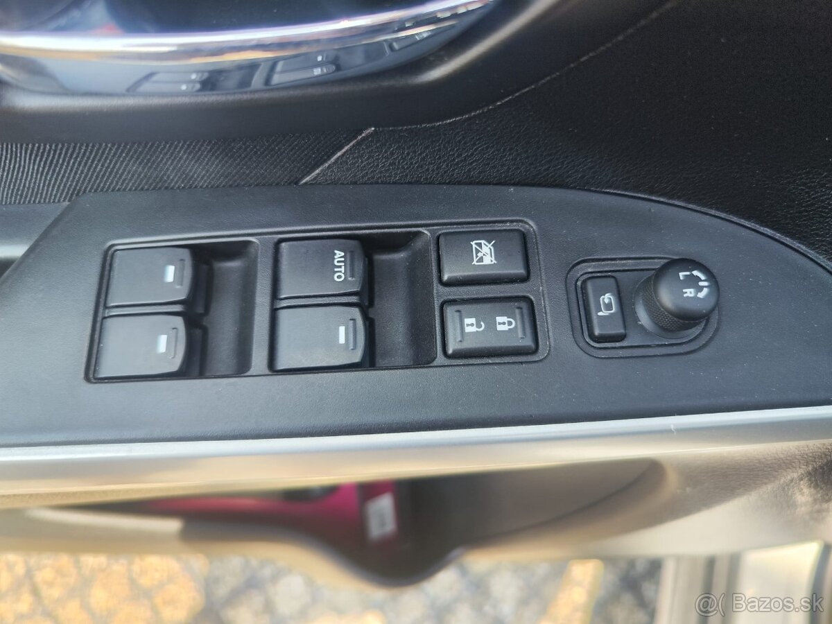 Suzuki SX4 S-CROSS 1,6 diesel 4x4 rok 2017 - 13