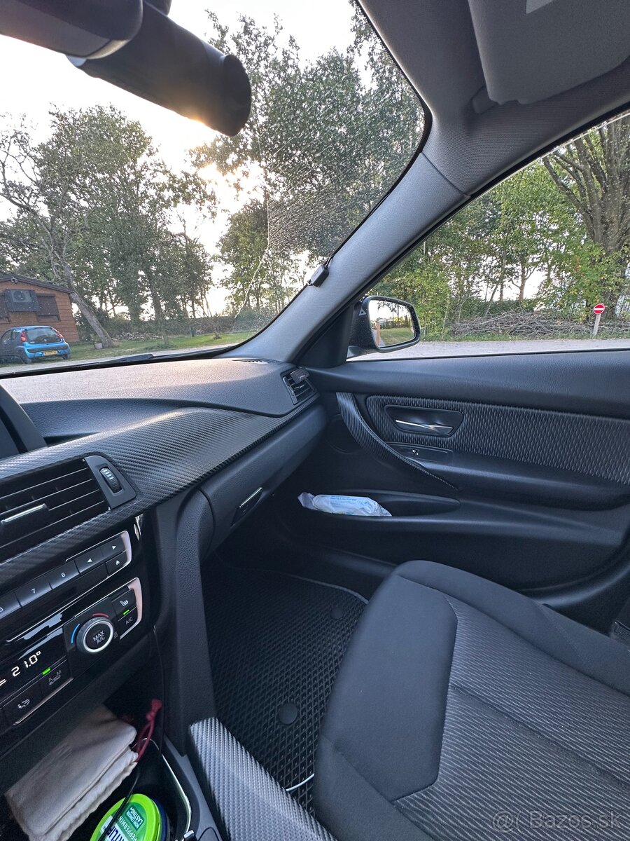 BMW 320i BLACK EDITION - 13
