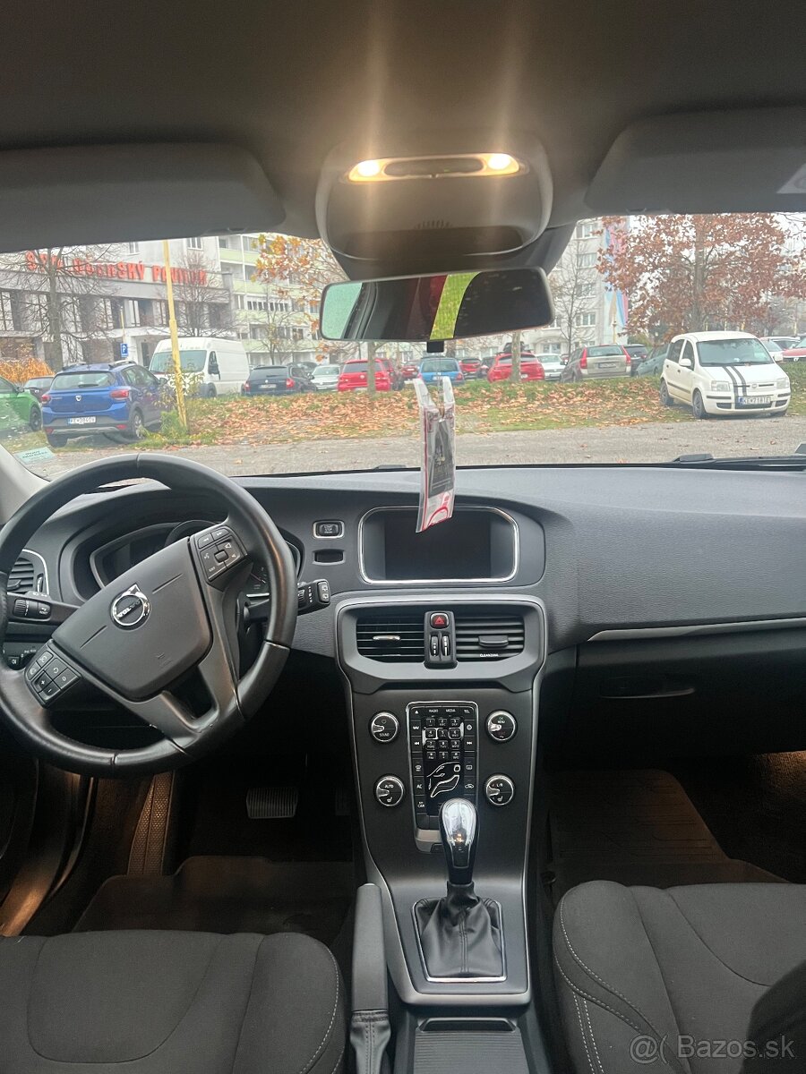 Predám Volvo v40 ročník 2017 - 13