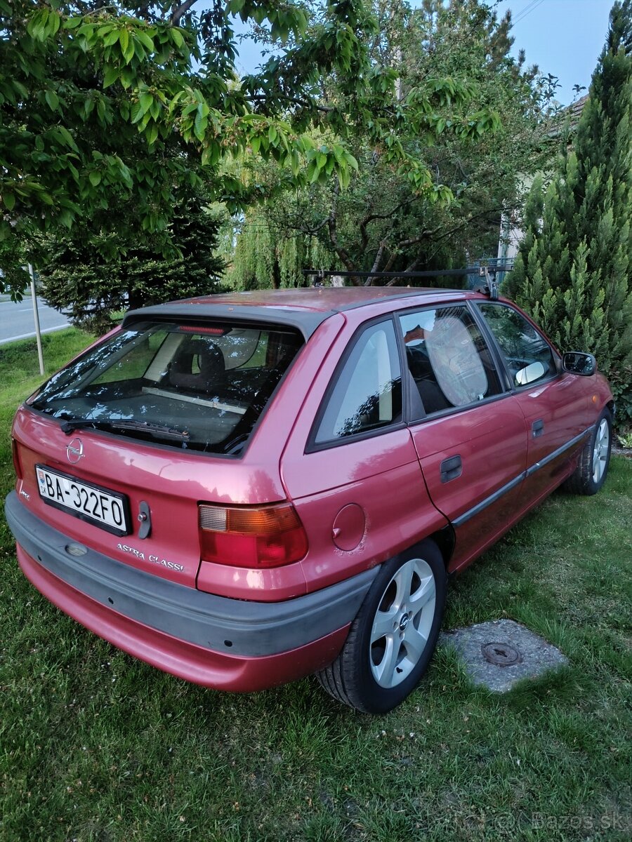 Predám Opel Astra Classic 1.6 benzín. - 13