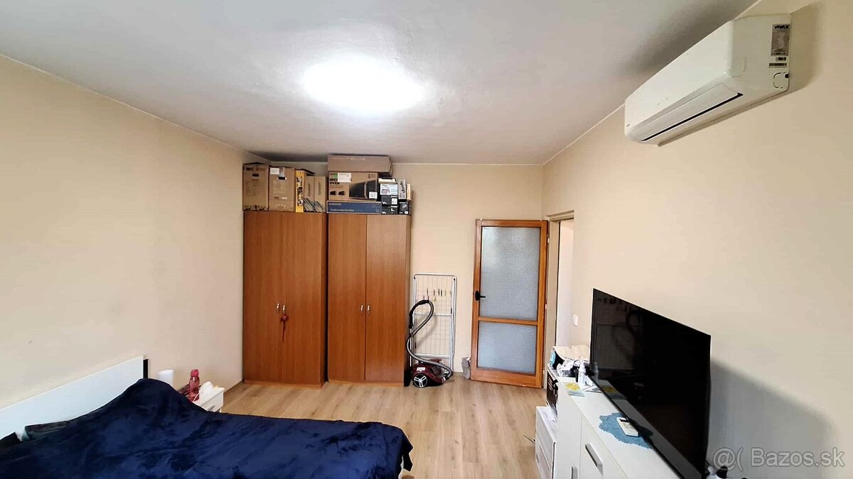 EXKLUZÍVNY PREDAJ-Prerobený 3 izb.byt s loggiou v KN - 13