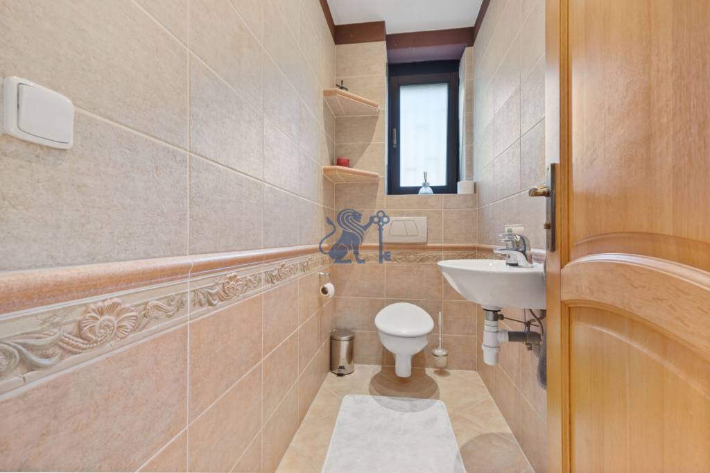 ZNÍŽENÁ CENA 6- izb. RD s bazénom v blízkosti centra BA - 13